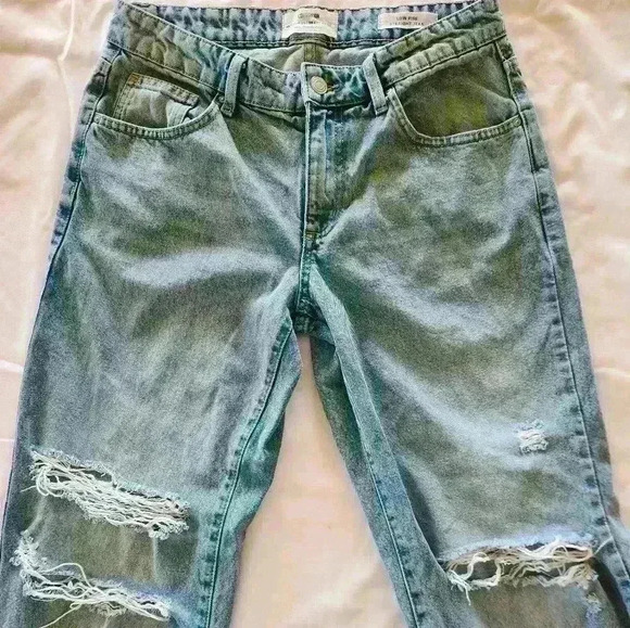 Cotton-On, women's low rise, distressed,  straight Jean size 6 US - Picture 1 of 6